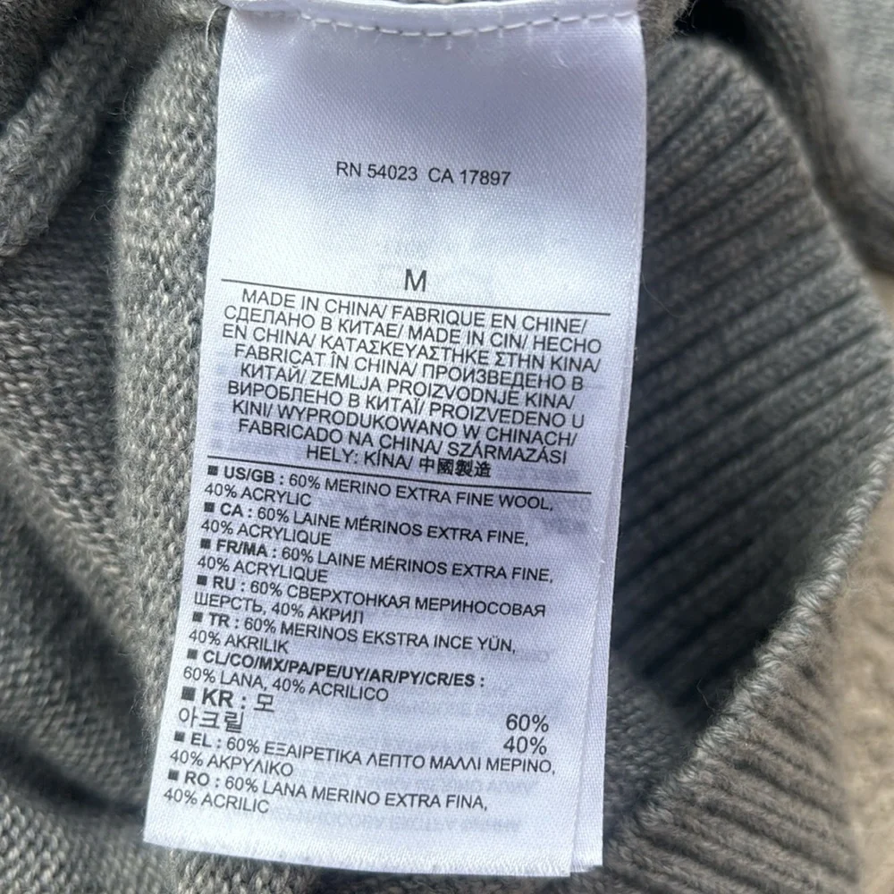 Banana Republic Men’s Sweater Gray Merin  Extra Fine Wool Size Medium